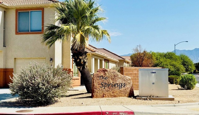 Applewood Retreat by Mesquite Vacation Rentals with 2 Car Garage, Foosball Table and $510 in free daily activities
