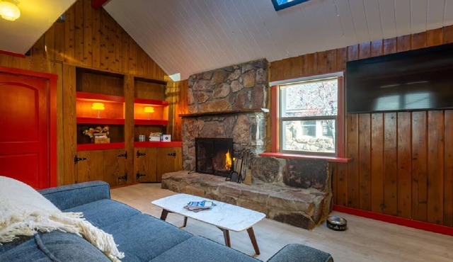 Arkouda Cabins: Northern Flicker