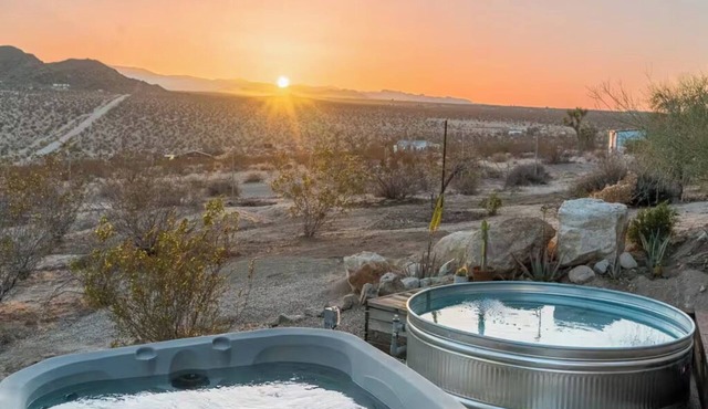 Art House Joshua Tree - Spa, Cowboy Pool & Views