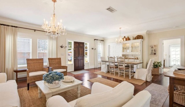 Authentic Ocean Springs Cottage | Walk Downtown