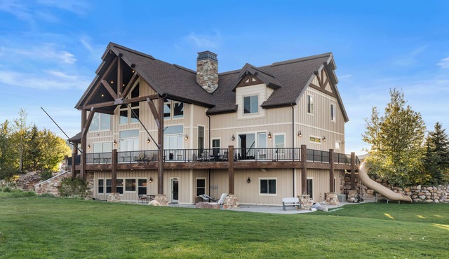 Averon Lodge – Luxury Estate at Bear Lake (Sleeps 80)