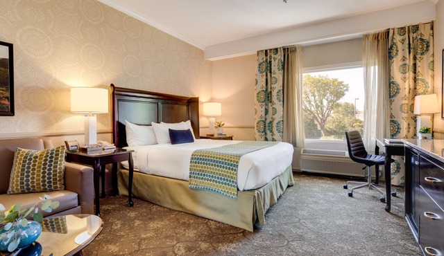 Ayres Hotel Corona – Riverside