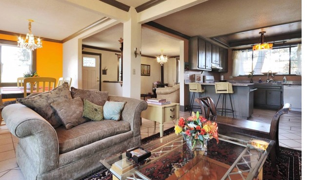 Azari Vineyards Guest House with Pool!