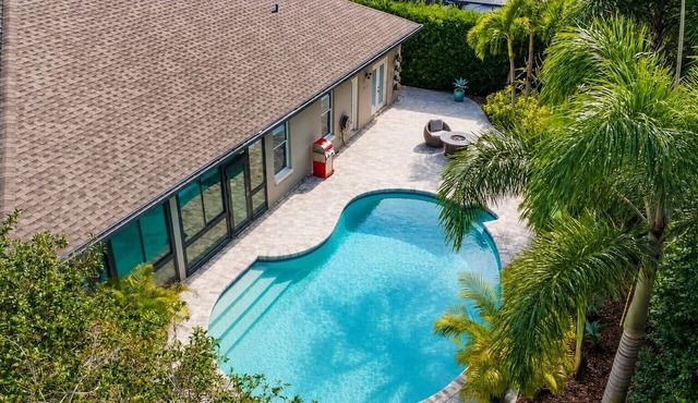 Backyard oasis w/pool, sauna & fire pit in Riverview