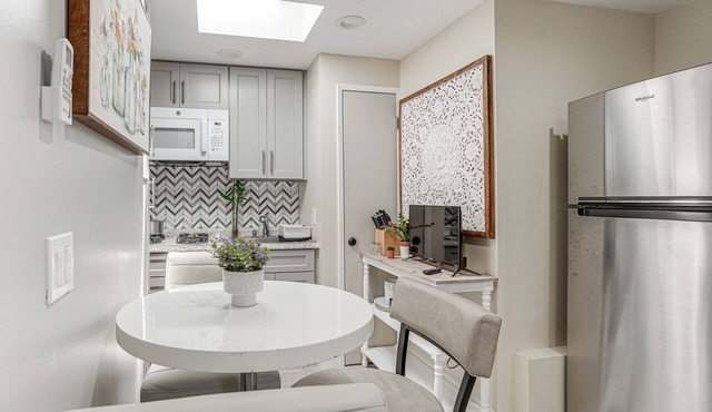 Bay Area Studio Suite ~ 3 Mi to Shoreline!
