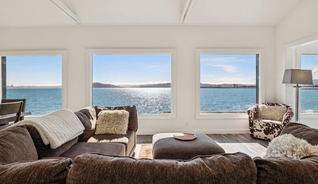Bay Breeze Retreat | Water Front, Family Friendly