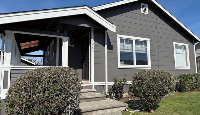 BAYVIEW BUNGALOW INCREDIBLE DOWNTOWN LOCATION