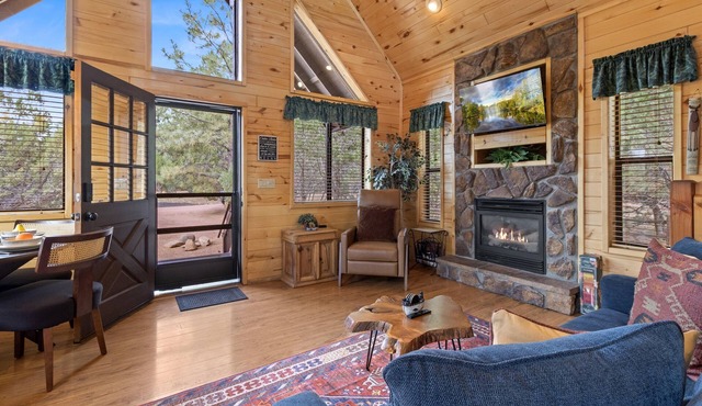 Bear's Den | Hot Tub~Fireplace~BBQ~Sleeping Loft