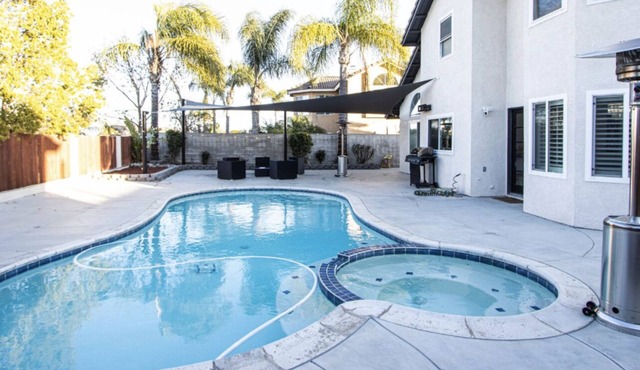 Beautiful 3 Bedroom Pool House.