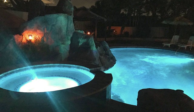 Beautiful 5bd 3ba Private Resort Pool and HotTub, Waterslide, CloseTo Disneyland