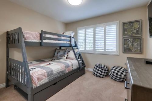 Beautiful Backyard Oasis 5 bedroom 3 Bathroom Home