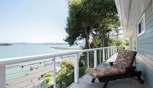 BEAUTIFUL BAYSIDE HOME 3 bed 2 bath 15 Min to GG Bridge