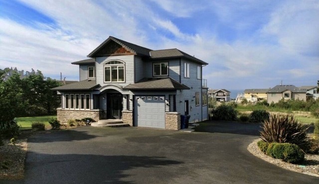 Beautiful Home with Ocean View, Large Yard, and Hot Tub