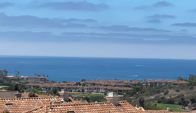 Beautiful house with ocean view-15 minutes walk to the sand
