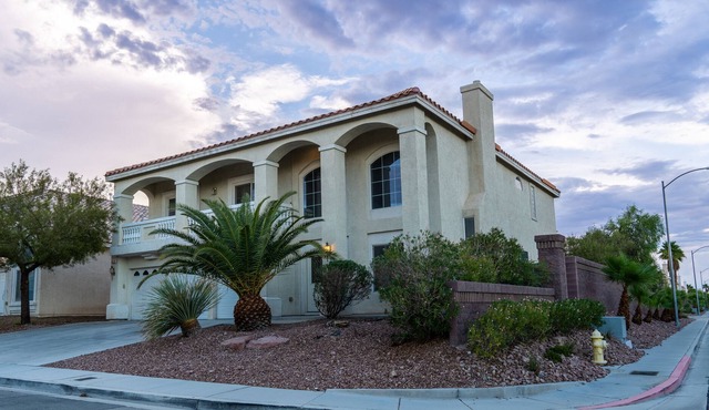 Beautiful Mansion Villa Paradise w Hot Tub