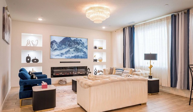 Beautiful, Spacious 5 bedrooms for large group