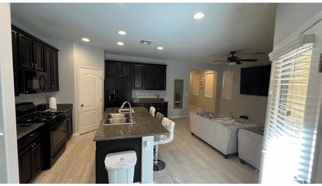 Beautiful Summerlin 4-Bedroom Home with community Pool