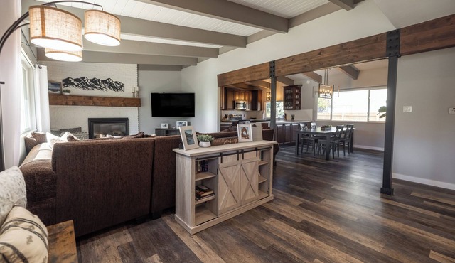 Beautiful Tahoe Keys Home: Family and Pet Friendly