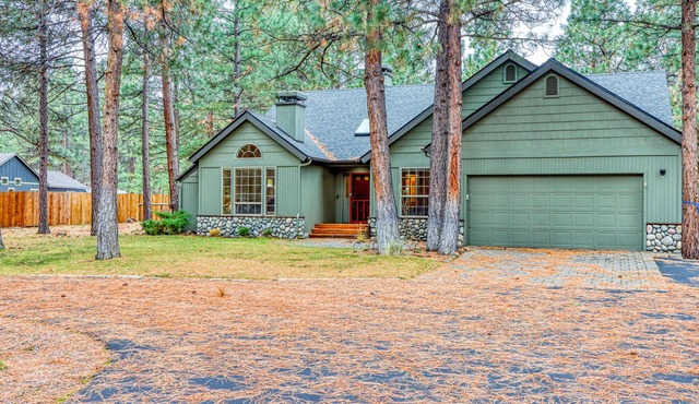 Beautiful Tollgate getaway with private hot tub, shared pool & tennis