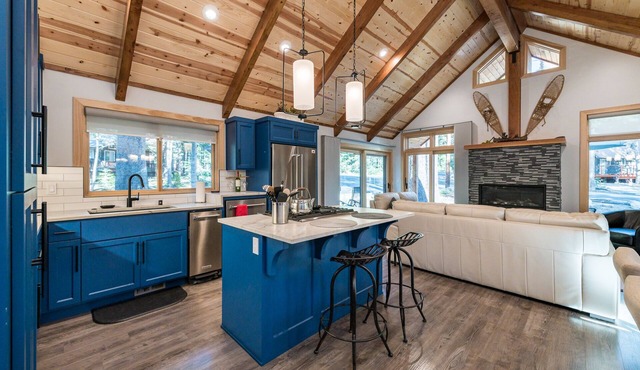 Beautifully built new home in Chamberlands - Full access pool beach tennis, walk 2 beach