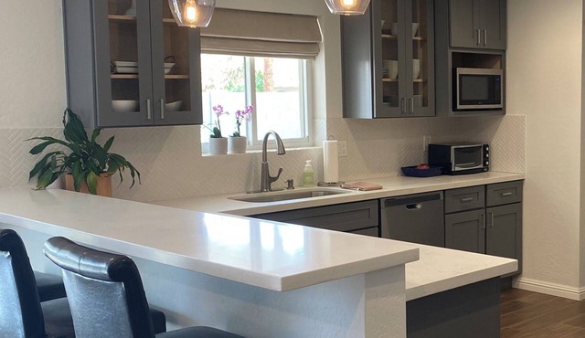 Beautifully remodeled 2 bd/2bth home away from home in the heart of Scottsdale