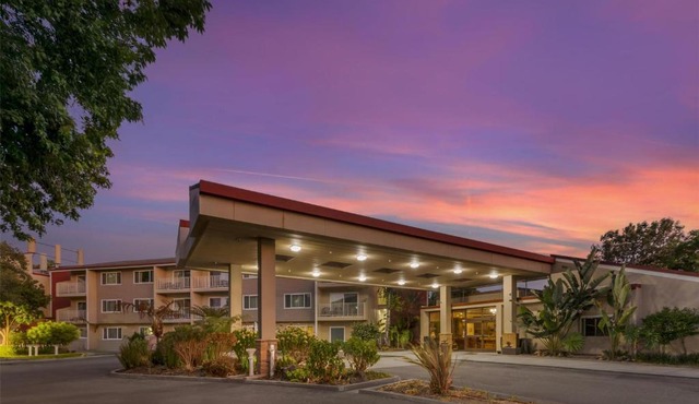 Best Western Plus Garden Court Inn