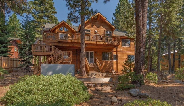 Big Buck Lodge in Tahoe City - large home with hot tub