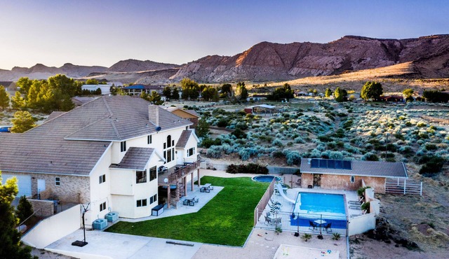 Big Families, Private Pool + Pickle ball, Hot Tub, Exercise + Secret Room, Games