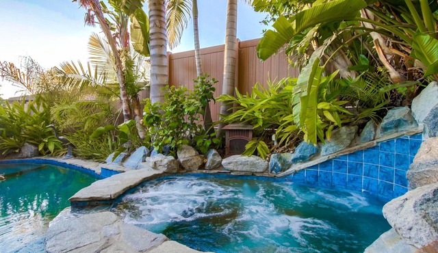 BLUE LAGOON➕ BONUS APT ♦ GAMES ♦ POOL ♦ VIEWS ♦ LUXURY - THIS PLACE IS NUTS!