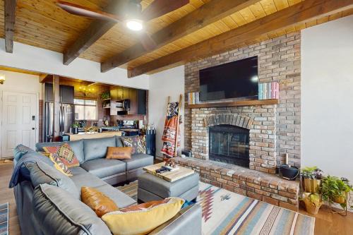 Boat, Hike, Fish! Summer Cabin Near Lake Arrowhead
