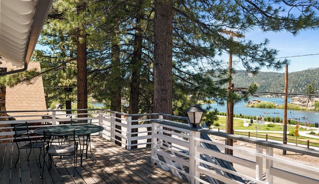 Boulder Bay Lakefront Getaway