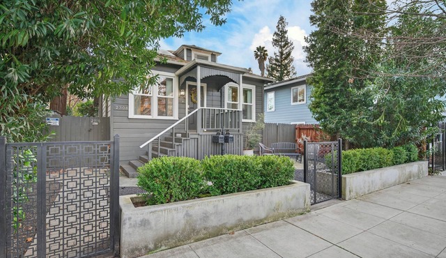 Boulevard Park Bungalow: Walk to Dining & Nightlife