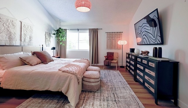 Brand New 4Bed 3Bath Sleep10 POOL Home 6Mins to Beach, near park and Disneyland.