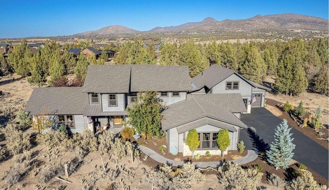 Brasada Ranch 4BR Retreat : Theater, Hot Tub, Fire Pit, Poker & Karaoke!