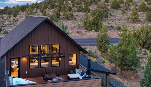 Brasada Ranch Retreat Hot Tub + Views + Resort Access | Hat Rock Loop