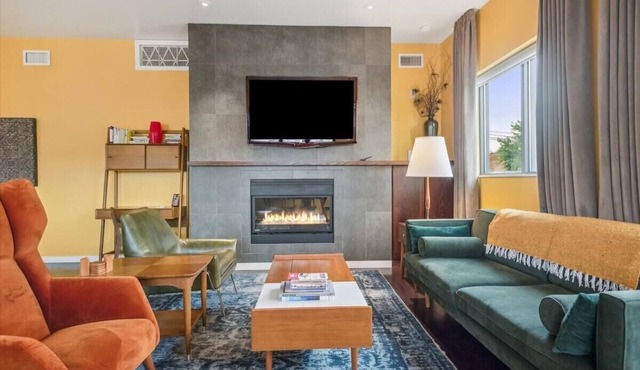Bright 2BR/1BA w/Full Kitchen, Walkability + Gated Parking