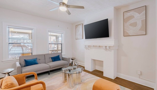 Bright 5BR Townhome Near Museums & Univ. Circle