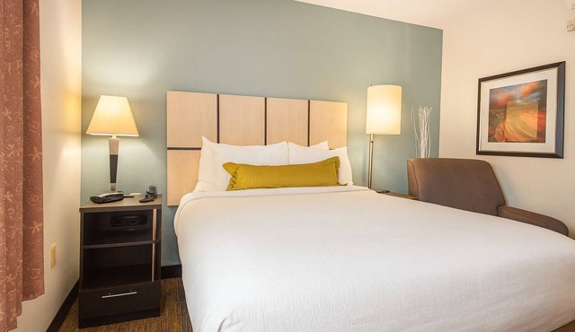 Bright Studio Near Disneyland w/Full Kitchen | Pet-Friendly