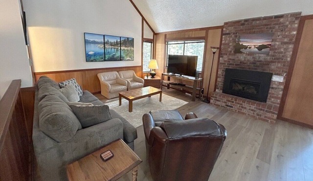 Brookstone Pines 3 Bedroom Home by RedAwning