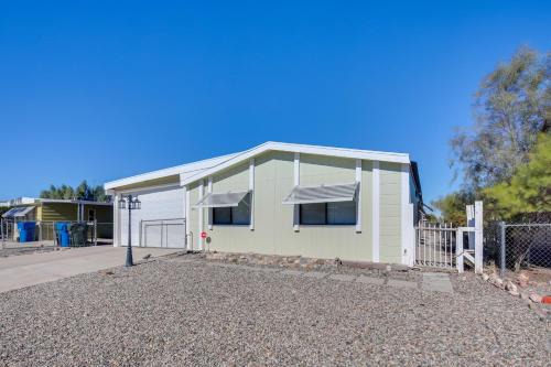 Bullhead City Home w/Fire Pit - Walk to CO River!