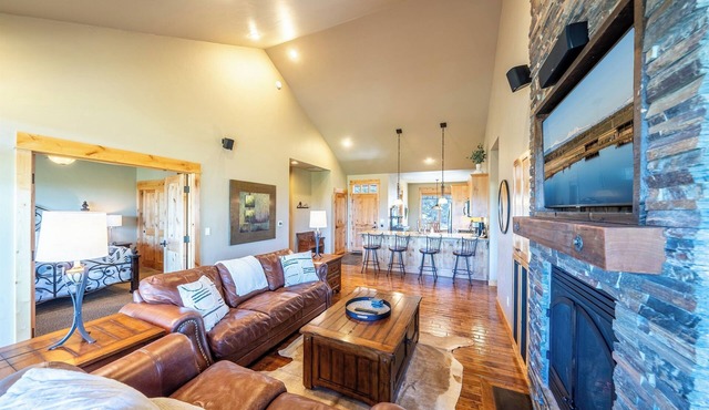 Cabin 75 Brasada Ranch + Hot Tub and Golf
