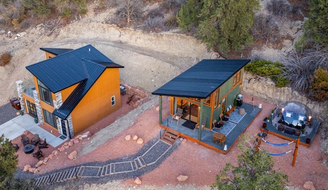 Cabin & Dome Retreat Between Zion & Bryce | EV | Stunning Views & Stars