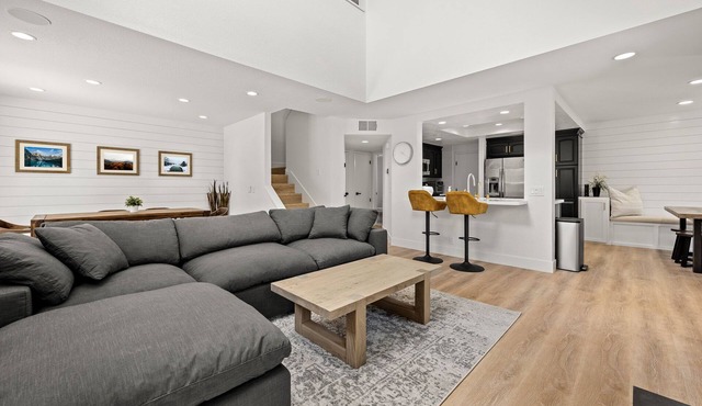 California Dreaming: Chic Retreat in Orange County's Prime Location!