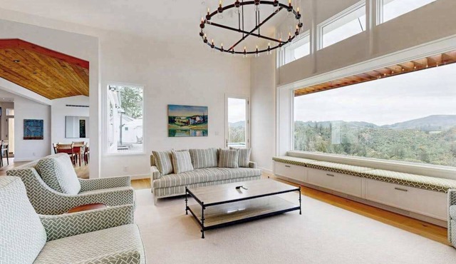 Calistoga 3BR hilltop home with private pool, hot tub & views