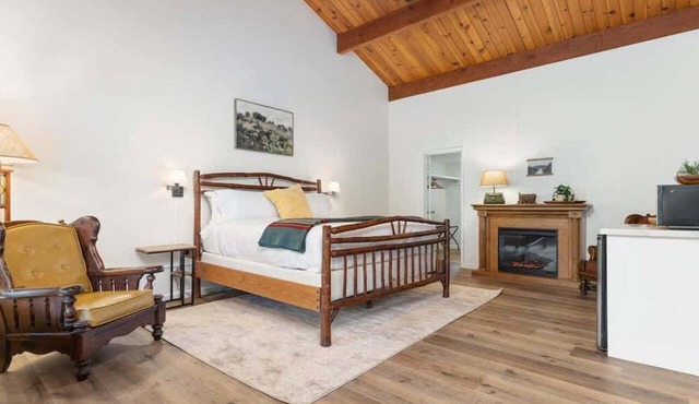 Camp Nelson Lodge | Room 6 | Sierra Nevada Retreat