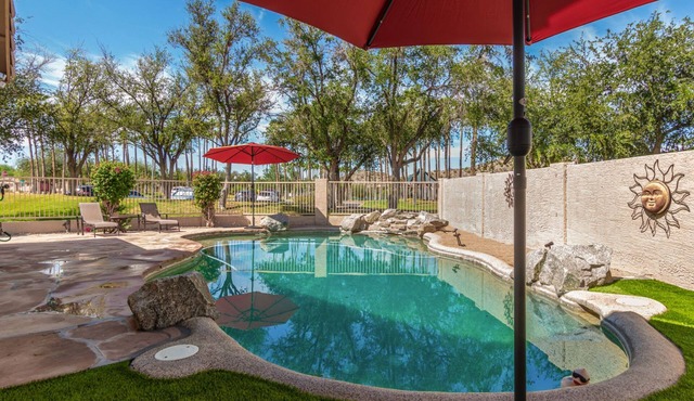 Casa Clearwater- Desert Getaway - Pool & mountain views! Near South Lake Park