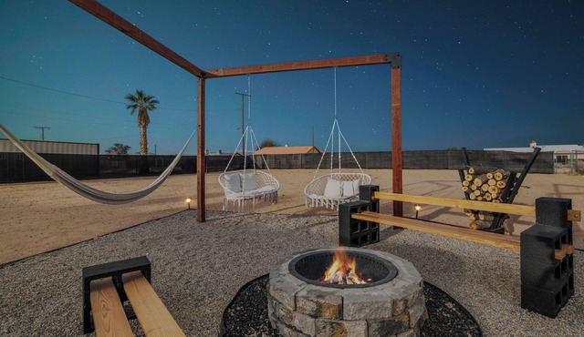 Casa La Estrellita/GAME ROOM/FirePit/11 Mins to JTNP/Sleeps 8/BOHO Desert vibes!