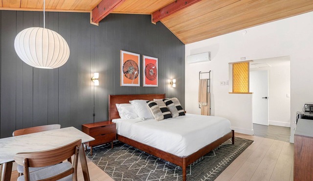 Cave Springs Resort Hotel Room 1 (Visit Mt Shasta)
