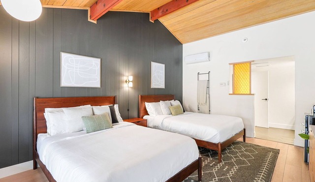 Cave Springs Resort Hotel Room 6 (Visit Mt Shasta)