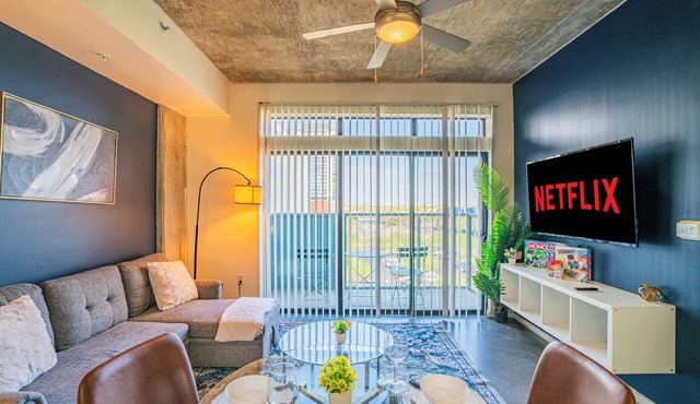 CDT PHX Apt |Balcony, Gym, Pool, W/D & Parking